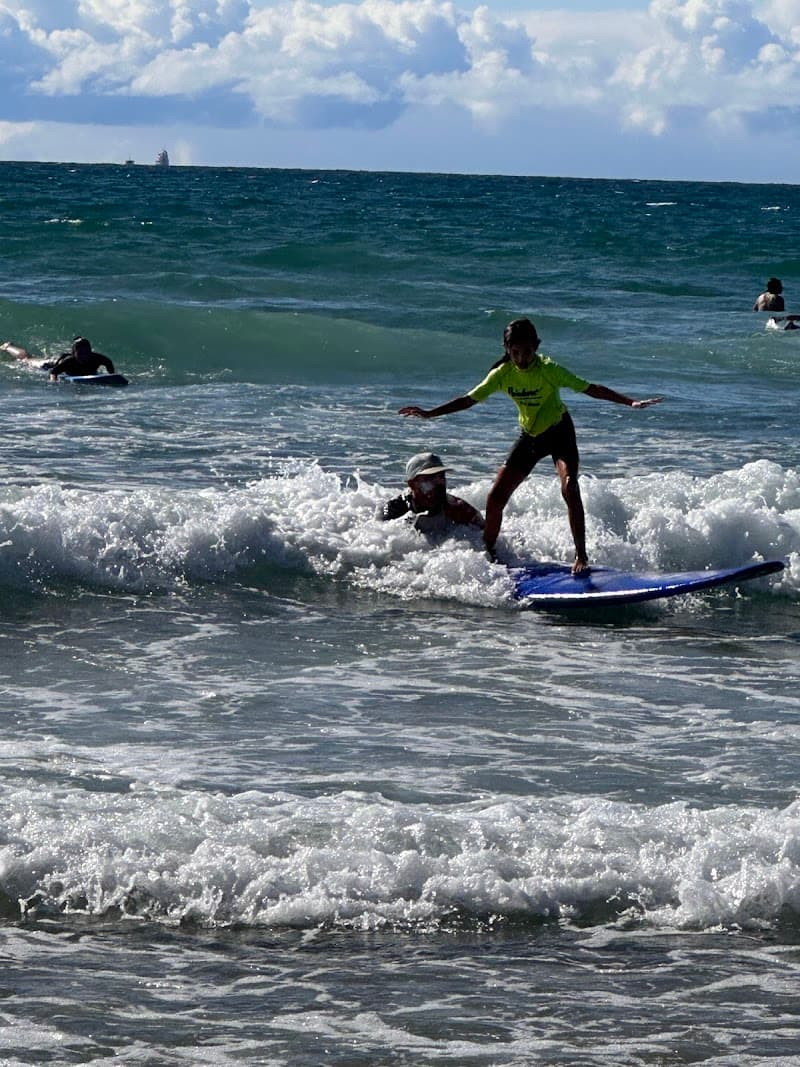 Photo de Rainbow Surf School