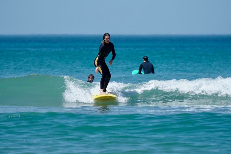 Photo de Mad wax surf school