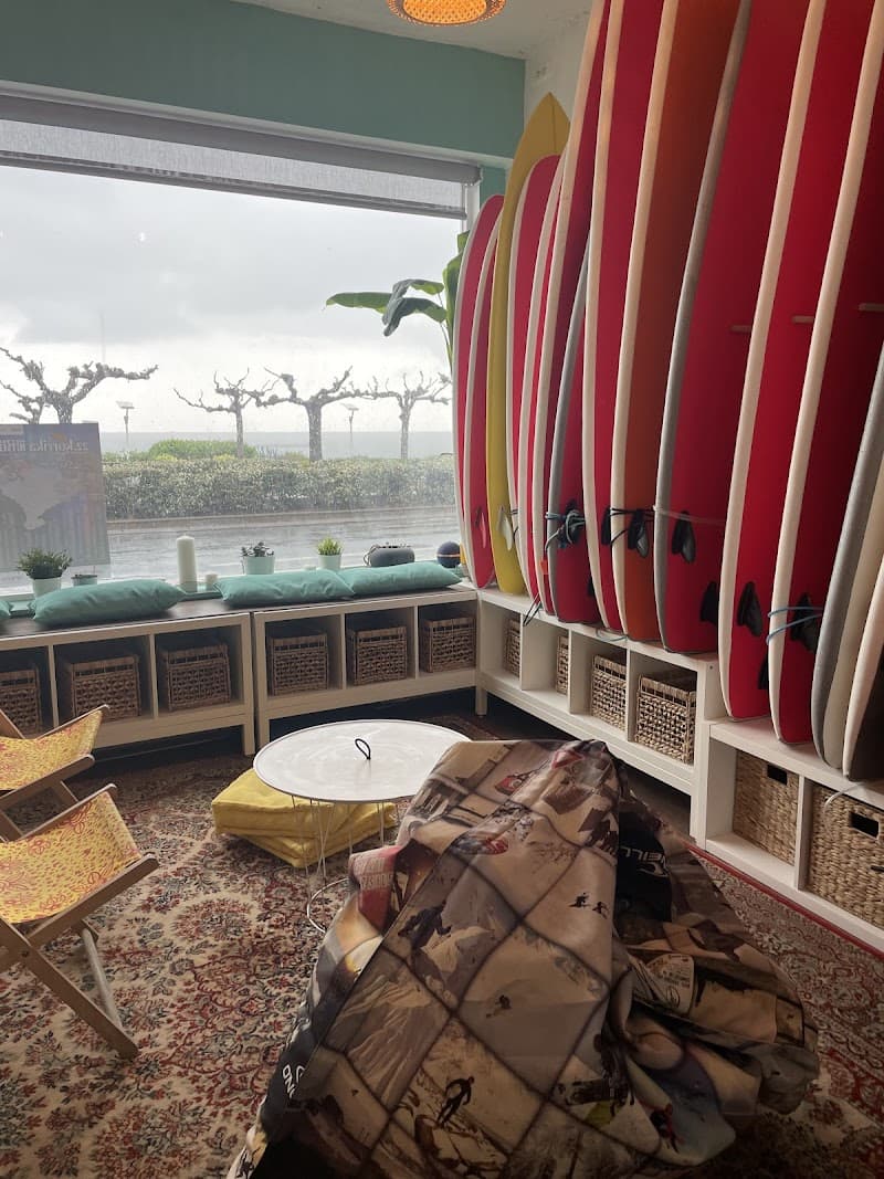 Photo de Shining Surf School - Centre Amandine Sanchez